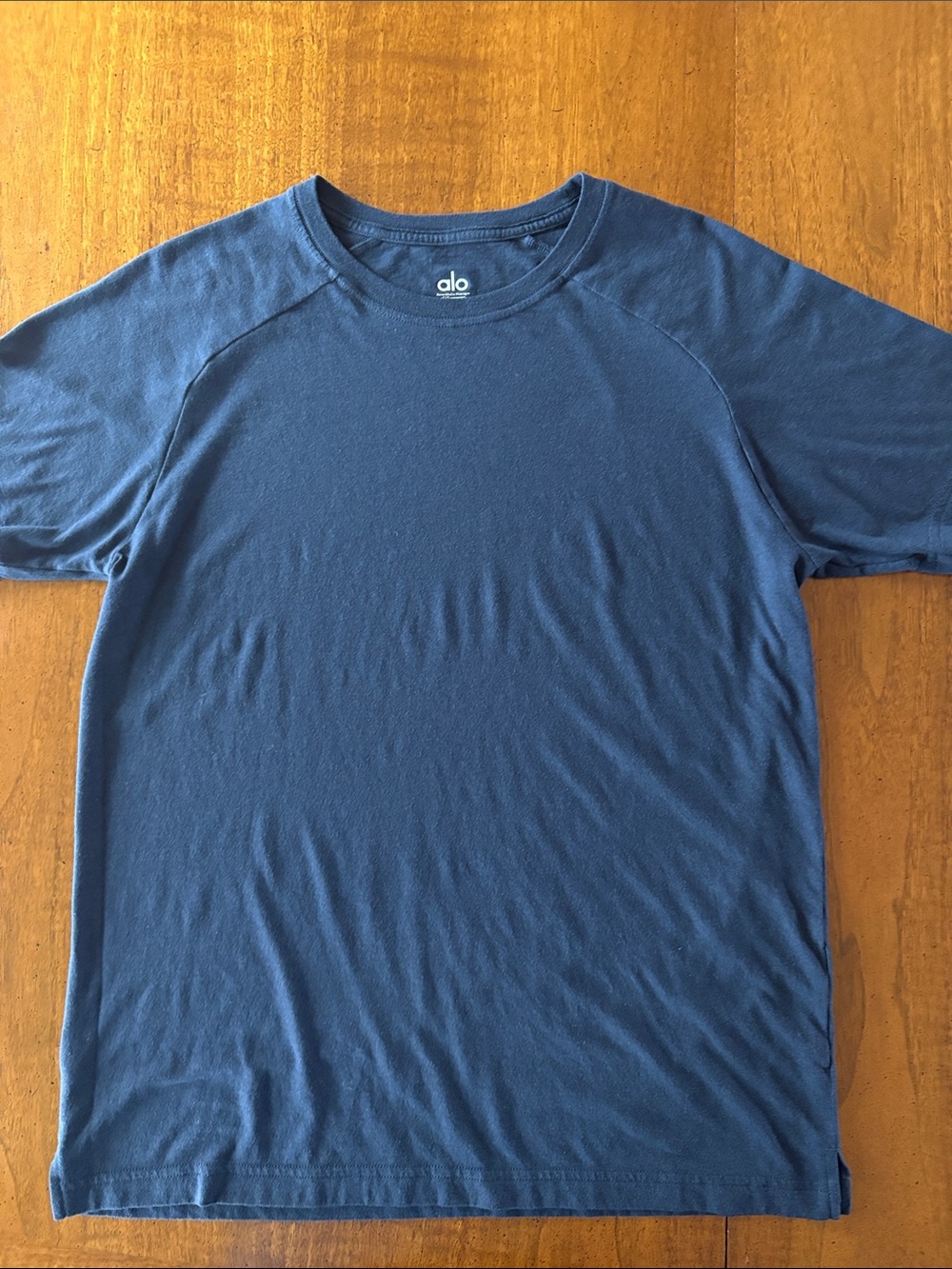 ALO Yoga Men’s Crewneck Tee in Navy